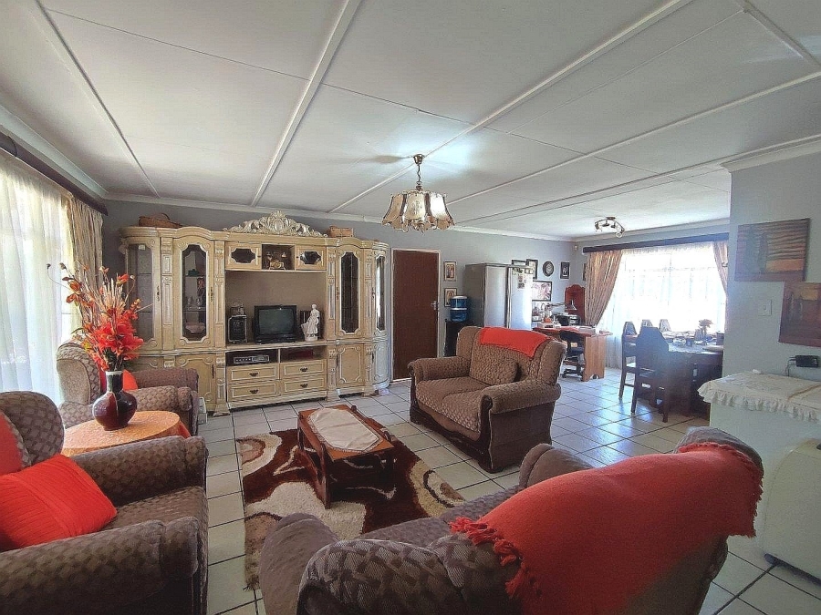 4 Bedroom Property for Sale in Pellissier Free State